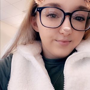 Meet your Posher, Celena